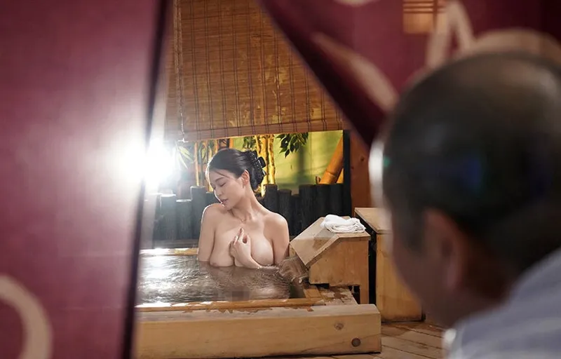 Vợ của con trai bị bố người chồng nhìn trộm khi đang tắm rồi nện đến mang thai