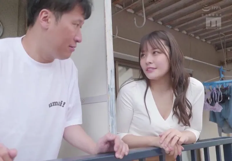 Anh trai số hưởng và em hotgirl cạnh nhà bị anh xã bỏ bê đang gửi tín hiệu cầu “chịch”