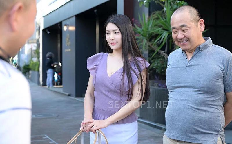 Thấy vợ yêu của nhân viên đẹp quá, quản lý lại có sở thích xoạc vợ yêu người khác nên đã…